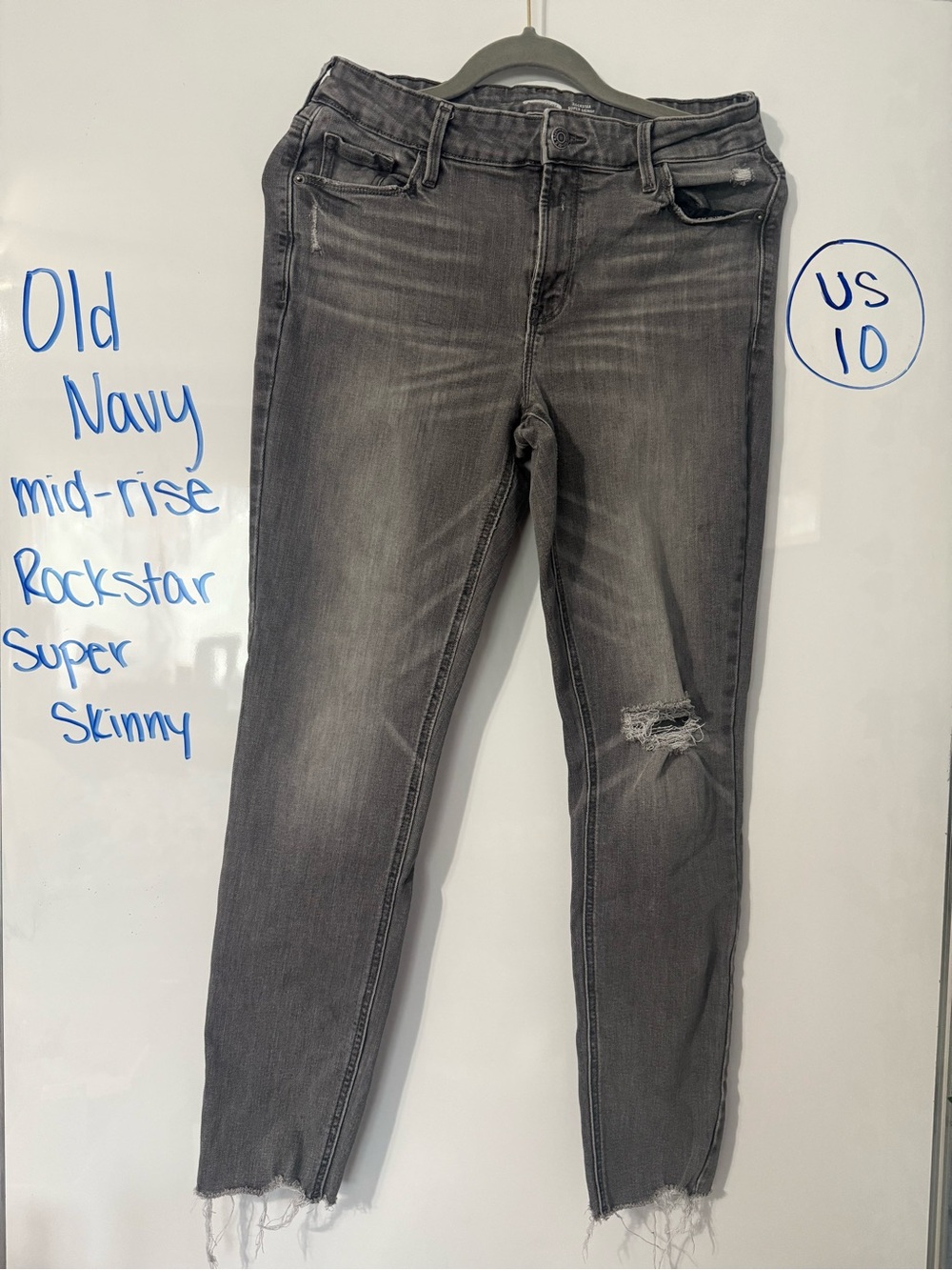 Old Navy Gray Mid-Rise Rockstar Super Skinny Jeans with Distressed Knee